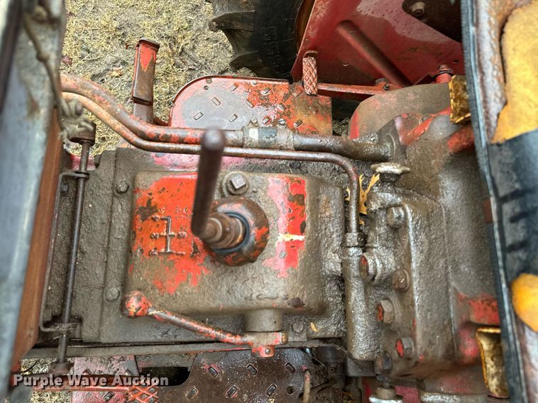 image for item NA9777 International 354 tractor