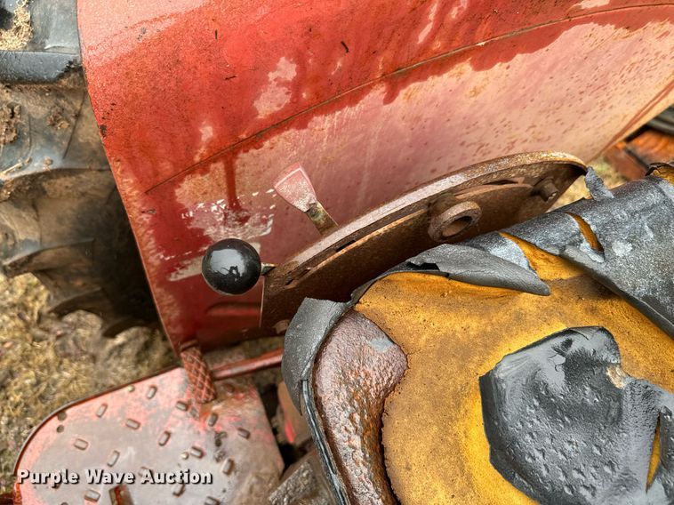 image for item NA9777 International 354 tractor