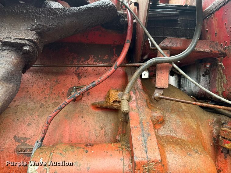 image for item NA9777 International 354 tractor