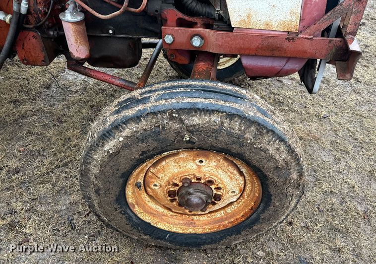 image for item NA9777 International 354 tractor