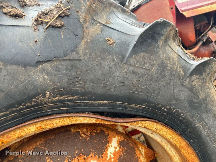 image for item NA9777 International 354 tractor