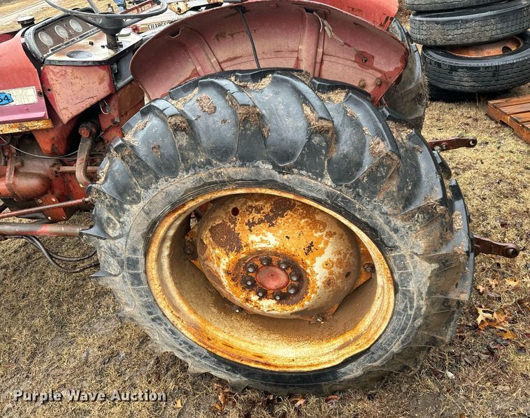image for item NA9777 International 354 tractor