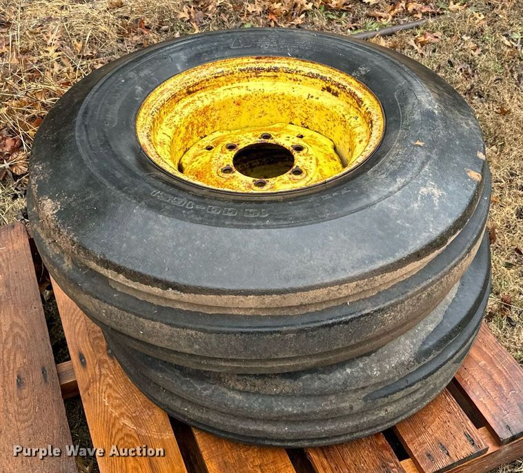 image for item NA9777 International 354 tractor