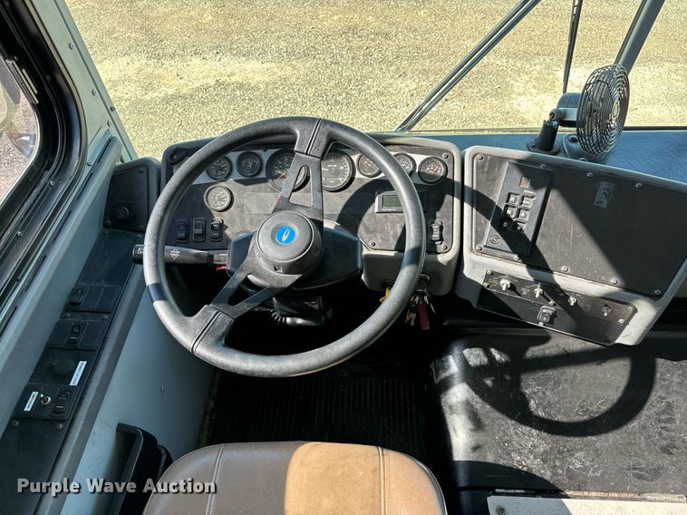 image for item NA9787 2005 Blue Bird blood donation bus