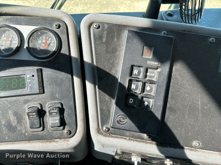 image for item NA9787 2005 Blue Bird blood donation bus