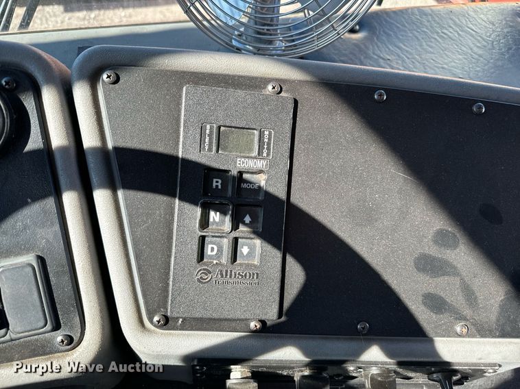 image for item NA9788 2006 Blue Bird blood donation bus