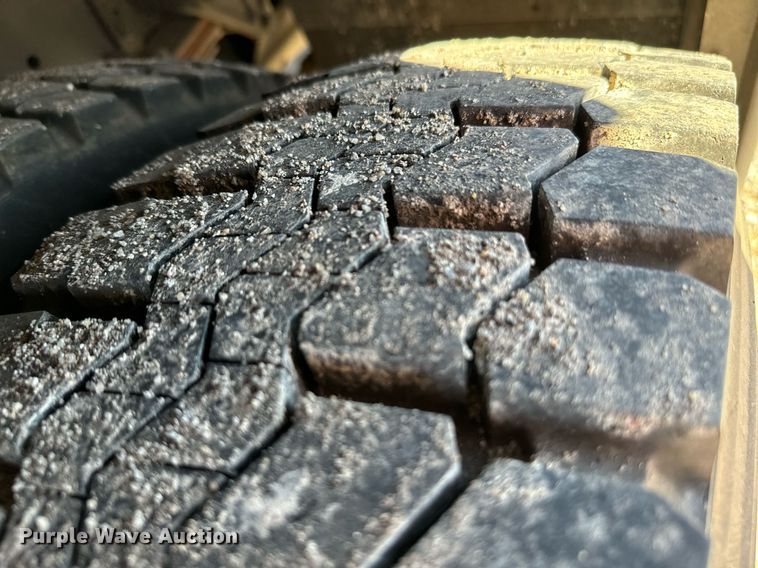 image for item NA9788 2006 Blue Bird blood donation bus