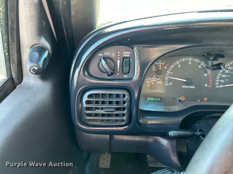 image for item NE9662 2001 Dodge  Ram 1500 Ext. Cab pickup truck