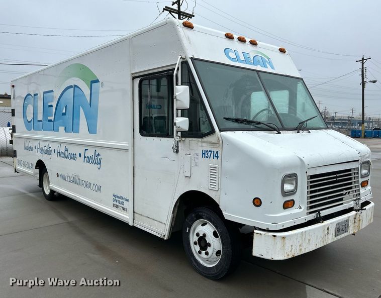 image for item NE9744 2005 Freightliner MT45 delivery truck