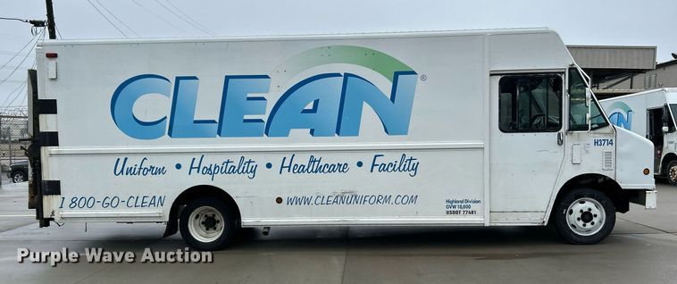 image for item NE9744 2005 Freightliner MT45 delivery truck