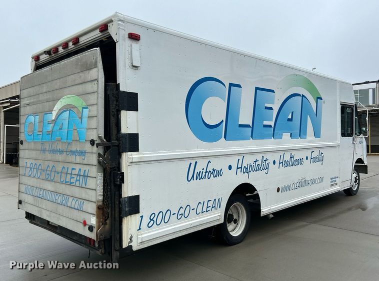 image for item NE9744 2005 Freightliner MT45 delivery truck