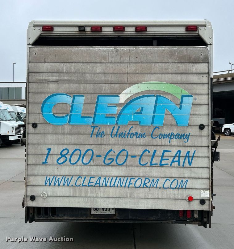 image for item NE9744 2005 Freightliner MT45 delivery truck