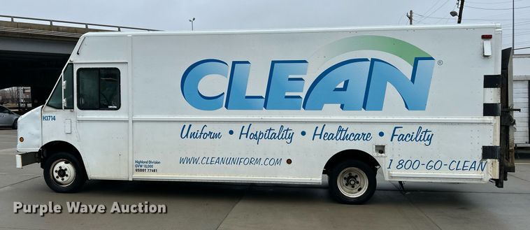 image for item NE9744 2005 Freightliner MT45 delivery truck