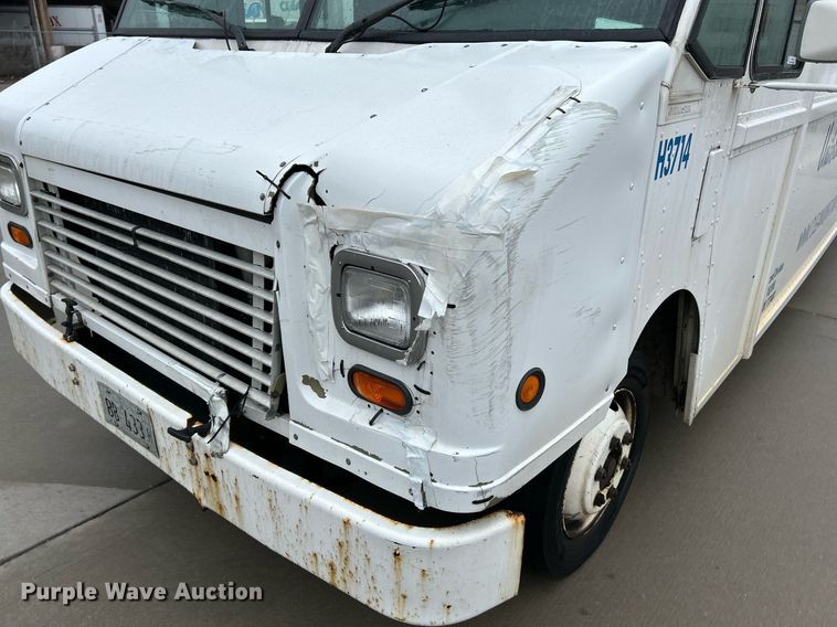 image for item NE9744 2005 Freightliner MT45 delivery truck