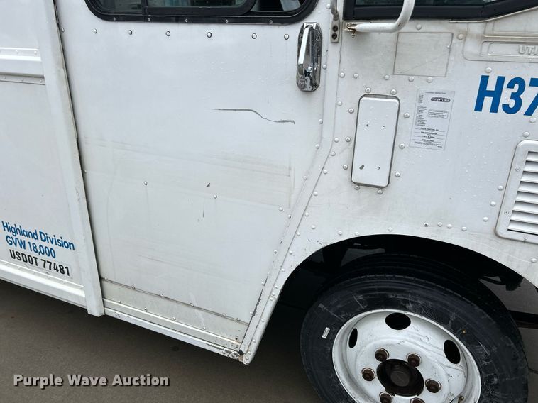 image for item NE9744 2005 Freightliner MT45 delivery truck