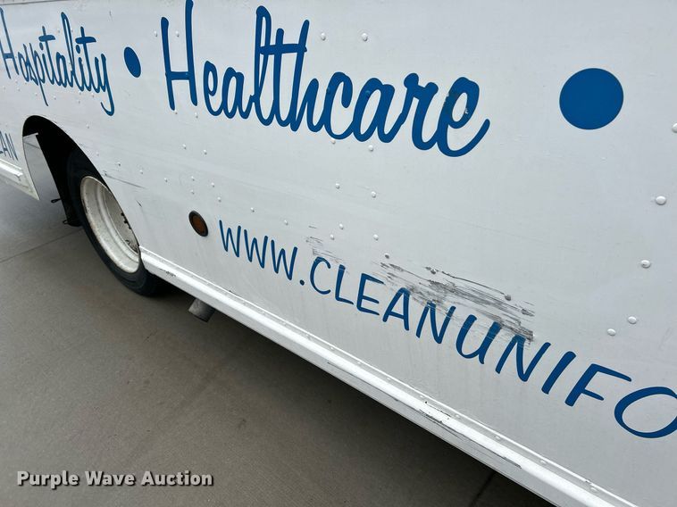 image for item NE9744 2005 Freightliner MT45 delivery truck