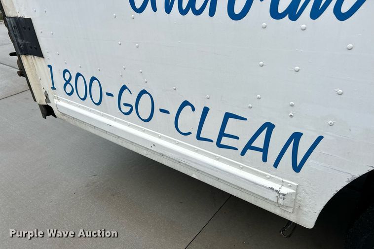 image for item NE9744 2005 Freightliner MT45 delivery truck