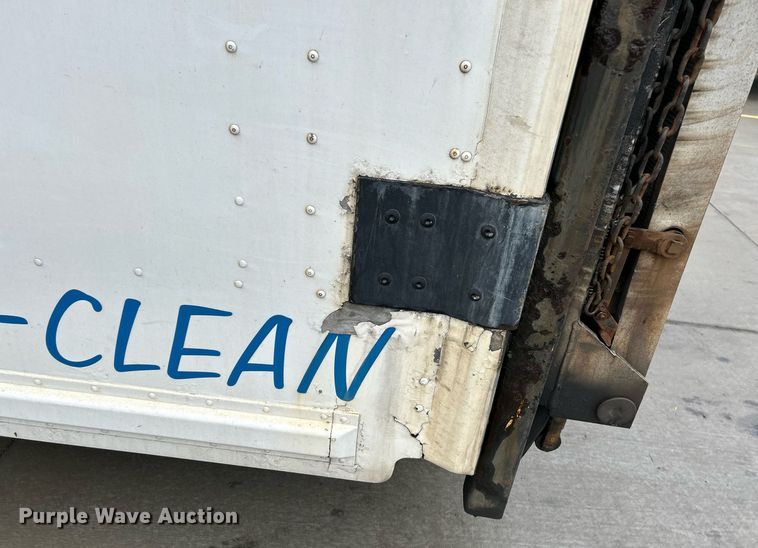 image for item NE9744 2005 Freightliner MT45 delivery truck