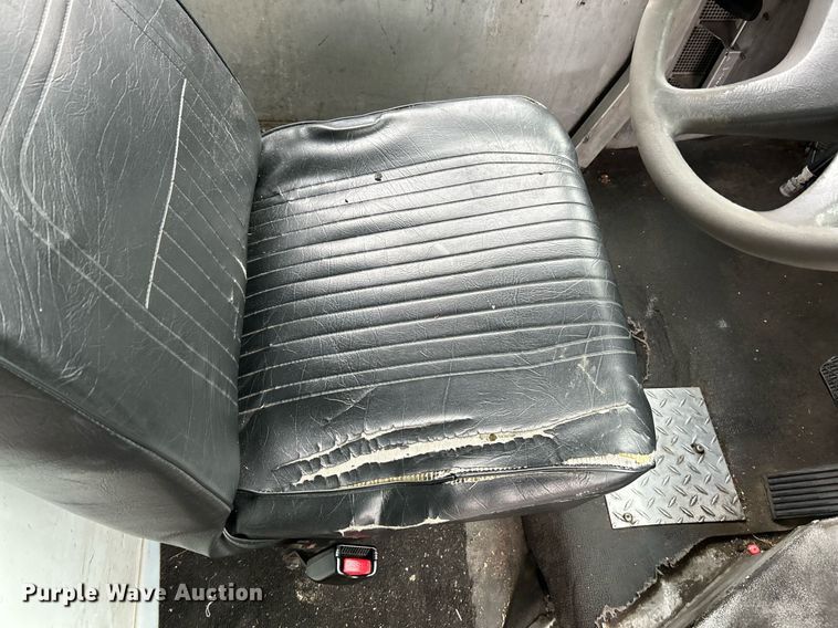 image for item NE9744 2005 Freightliner MT45 delivery truck