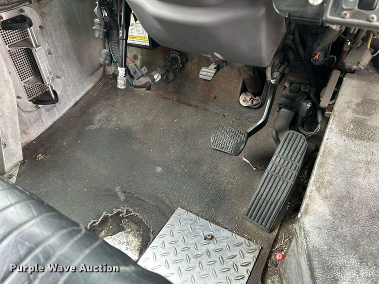 image for item NE9744 2005 Freightliner MT45 delivery truck