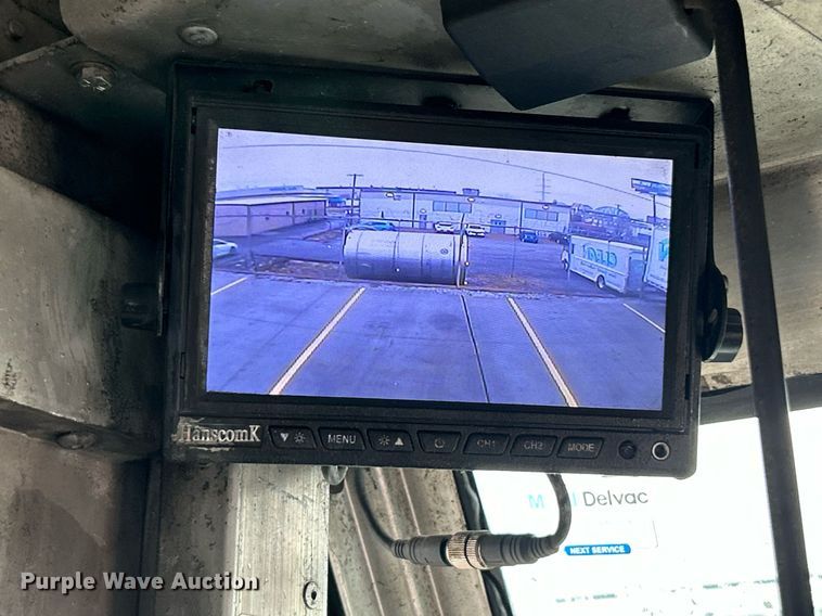 image for item NE9744 2005 Freightliner MT45 delivery truck