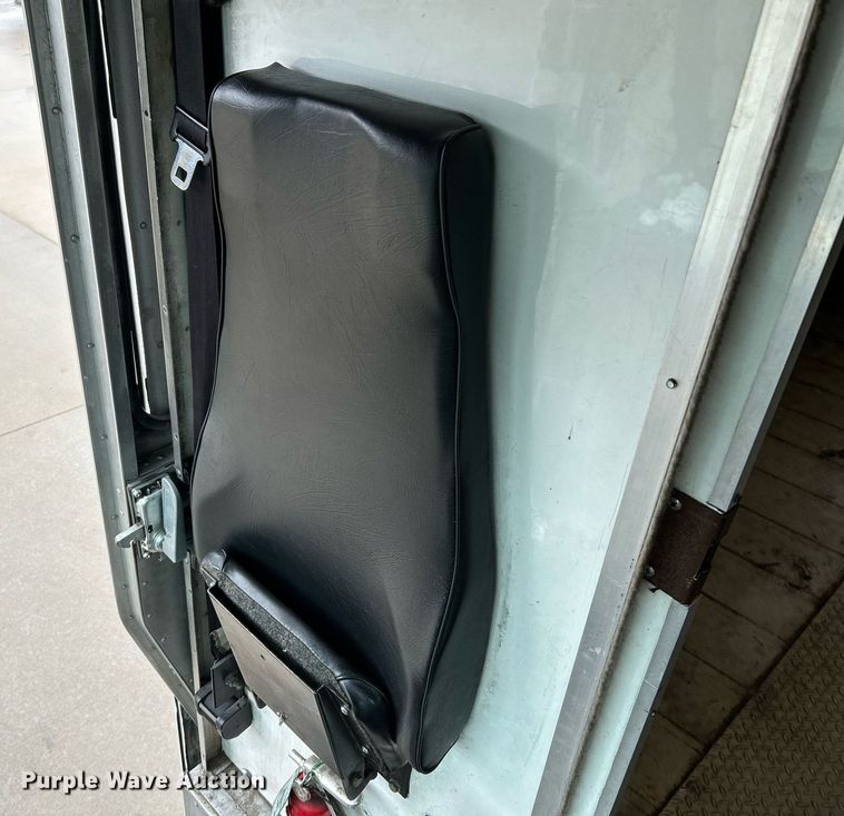 image for item NE9744 2005 Freightliner MT45 delivery truck