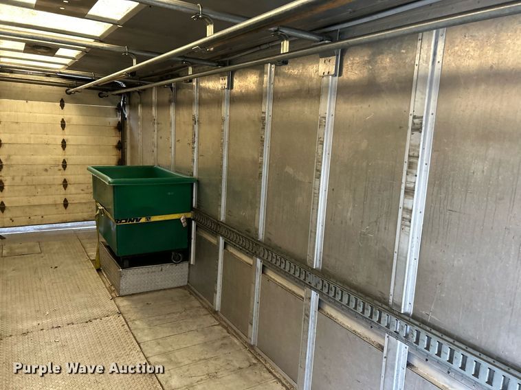 image for item NE9744 2005 Freightliner MT45 delivery truck