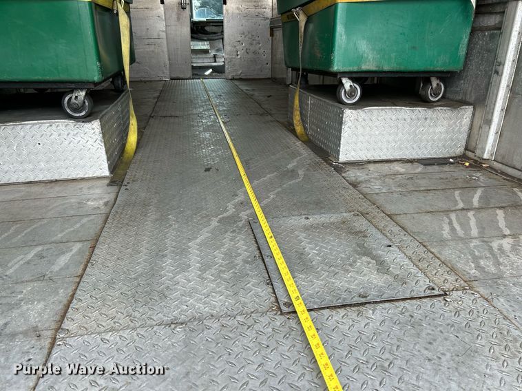 image for item NE9744 2005 Freightliner MT45 delivery truck