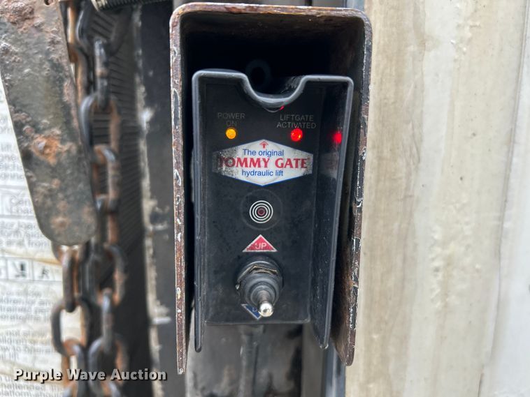 image for item NE9744 2005 Freightliner MT45 delivery truck