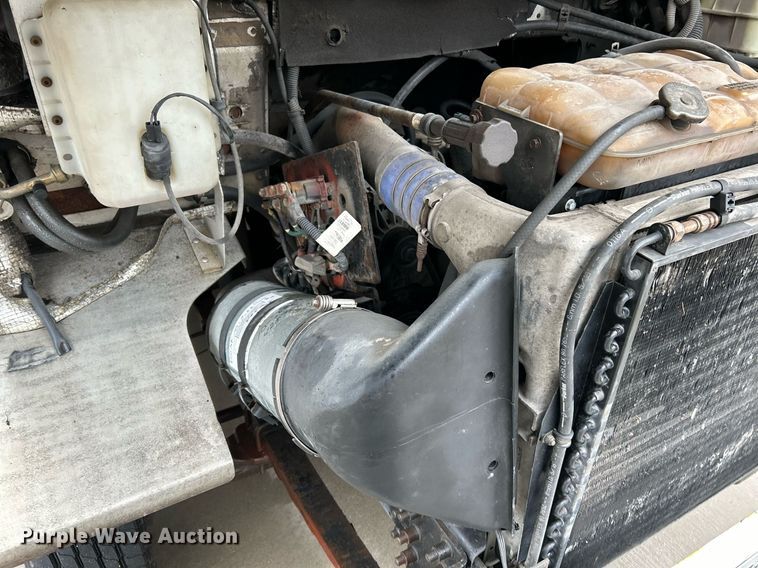 image for item NE9744 2005 Freightliner MT45 delivery truck