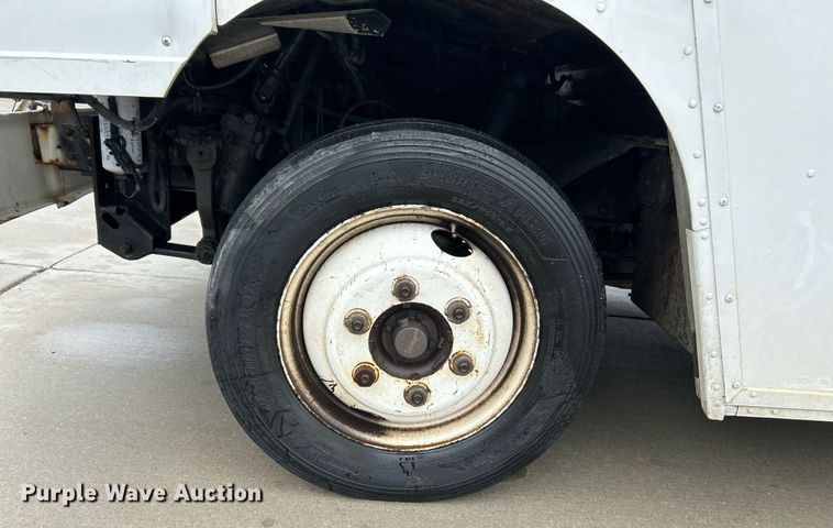 image for item NE9744 2005 Freightliner MT45 delivery truck