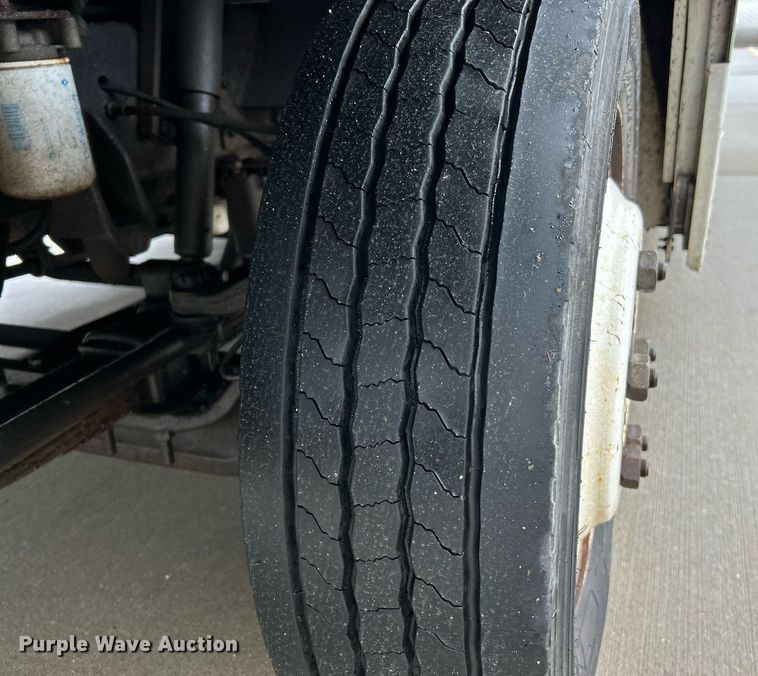 image for item NE9744 2005 Freightliner MT45 delivery truck