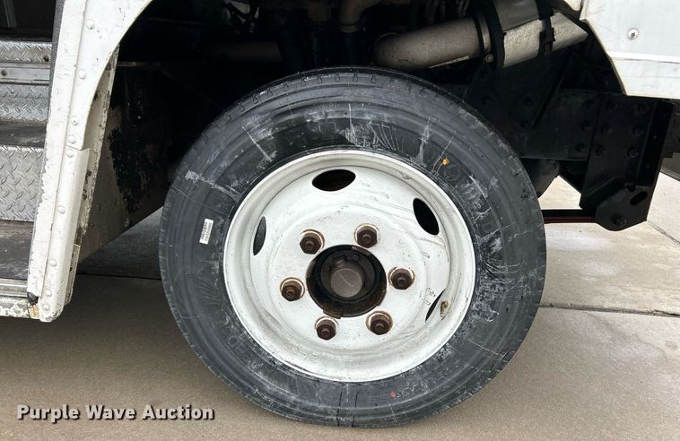 image for item NE9744 2005 Freightliner MT45 delivery truck