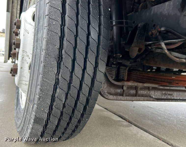 image for item NE9744 2005 Freightliner MT45 delivery truck