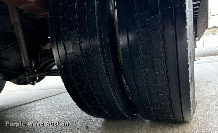 image for item NE9744 2005 Freightliner MT45 delivery truck