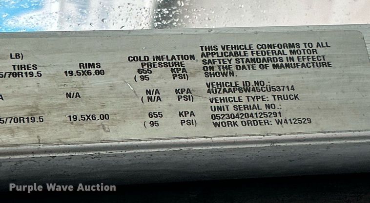 image for item NE9744 2005 Freightliner MT45 delivery truck