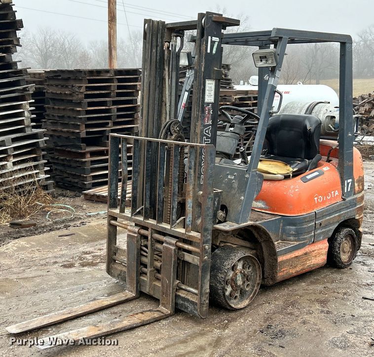 1997 Toyota 426FGCU25 forklift in Curryville, MO Item NE9746 for sale Purple Wave