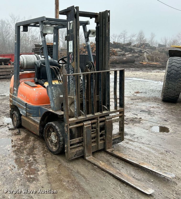 1997 Toyota 426FGCU25 forklift in Curryville, MO Item NE9746 for sale Purple Wave