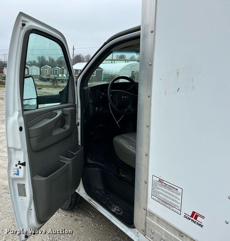 image for item NE9759 2014 Chevrolet Express 4500 box truck