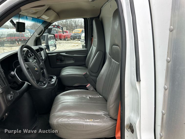 image for item NE9759 2014 Chevrolet Express 4500 box truck