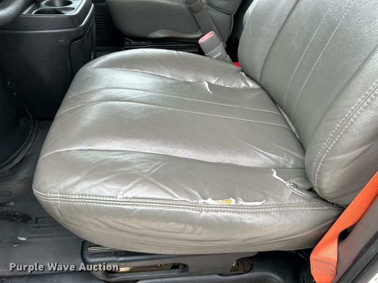 image for item NE9759 2014 Chevrolet Express 4500 box truck