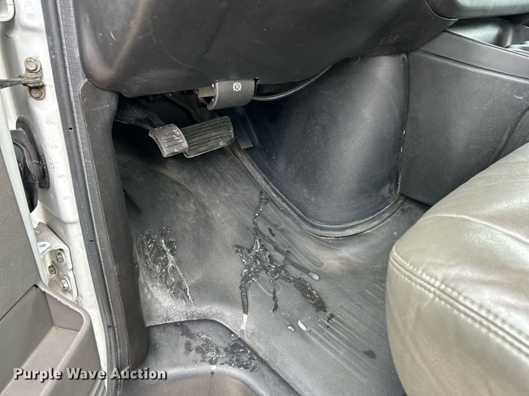 image for item NE9759 2014 Chevrolet Express 4500 box truck