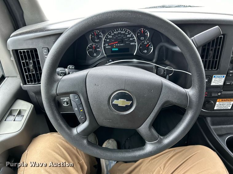 image for item NE9759 2014 Chevrolet Express 4500 box truck