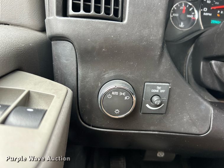 image for item NE9759 2014 Chevrolet Express 4500 box truck