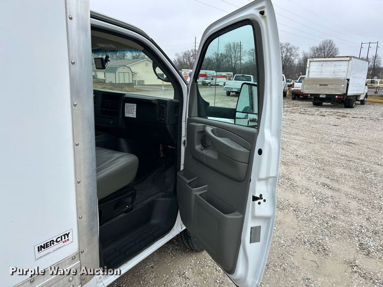 image for item NE9759 2014 Chevrolet Express 4500 box truck