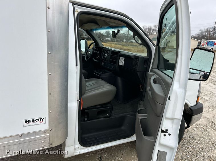 image for item NE9759 2014 Chevrolet Express 4500 box truck