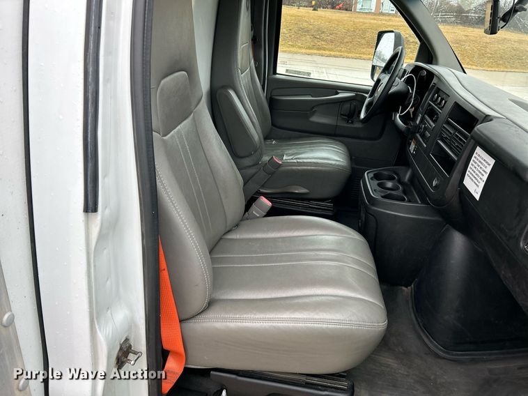 image for item NE9759 2014 Chevrolet Express 4500 box truck