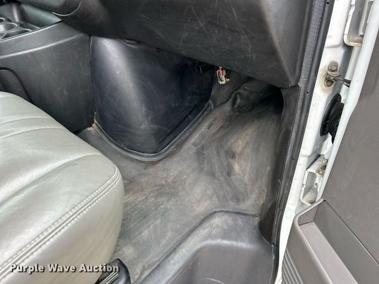 image for item NE9759 2014 Chevrolet Express 4500 box truck