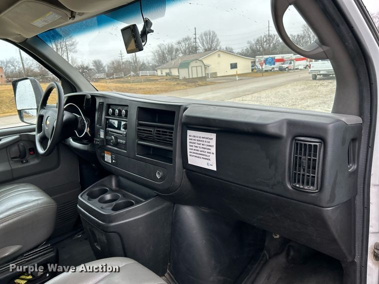 image for item NE9759 2014 Chevrolet Express 4500 box truck