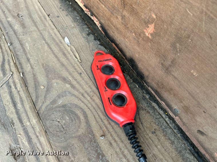 image for item NE9759 2014 Chevrolet Express 4500 box truck